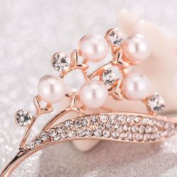 Brooch TASYAS Pearl bouquet rose gold